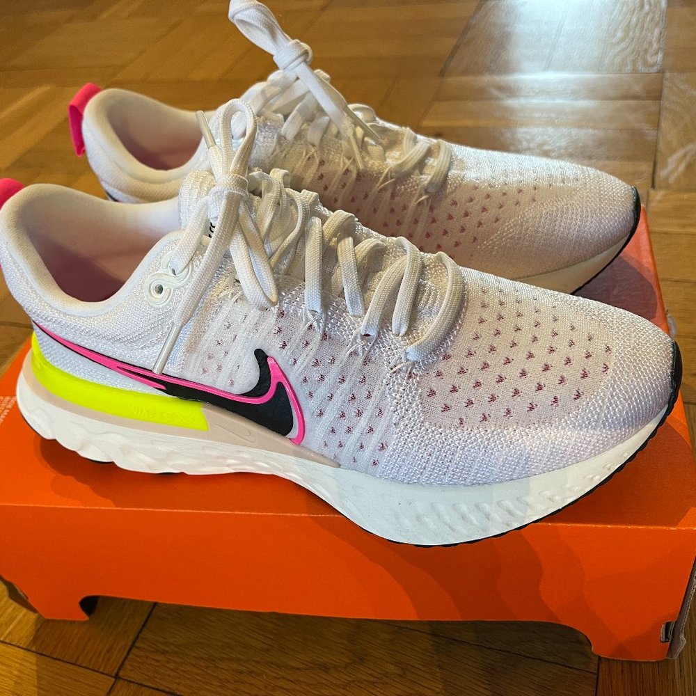 **New**  Nike Women's React Infinity Run Flyknit 2 sz 8.5